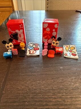 Disney Doorables Mickey and Minnie Locker Lot